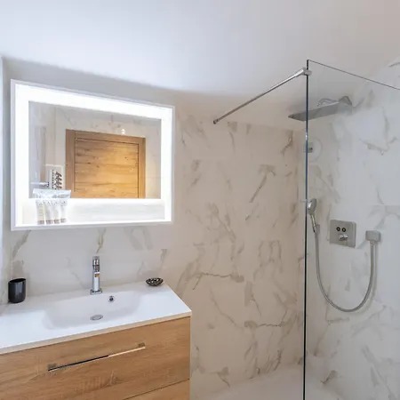 Avec Parking Et Wifi - Fr-1-563-132 Courchevel